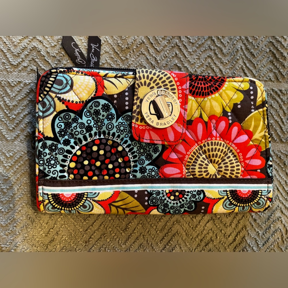 Vera Bradley Wallet, Never Used, Brown Pattern.